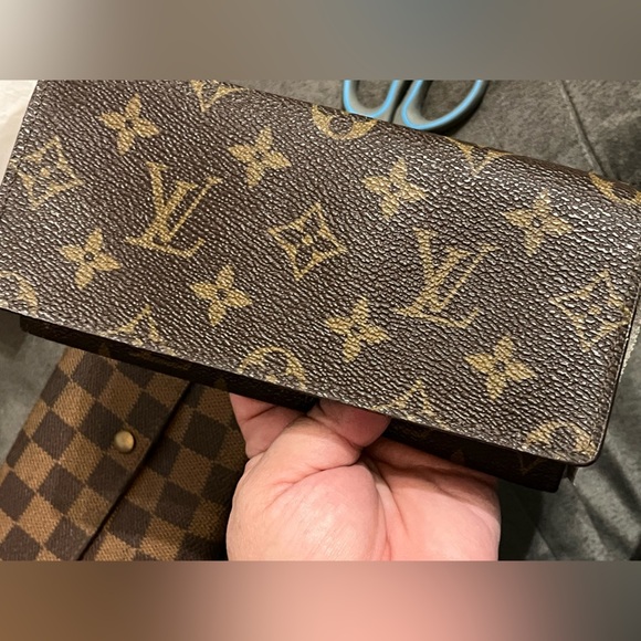 Louis Vuitton Brown Monogram card holder wallet - Picture 4 of 12